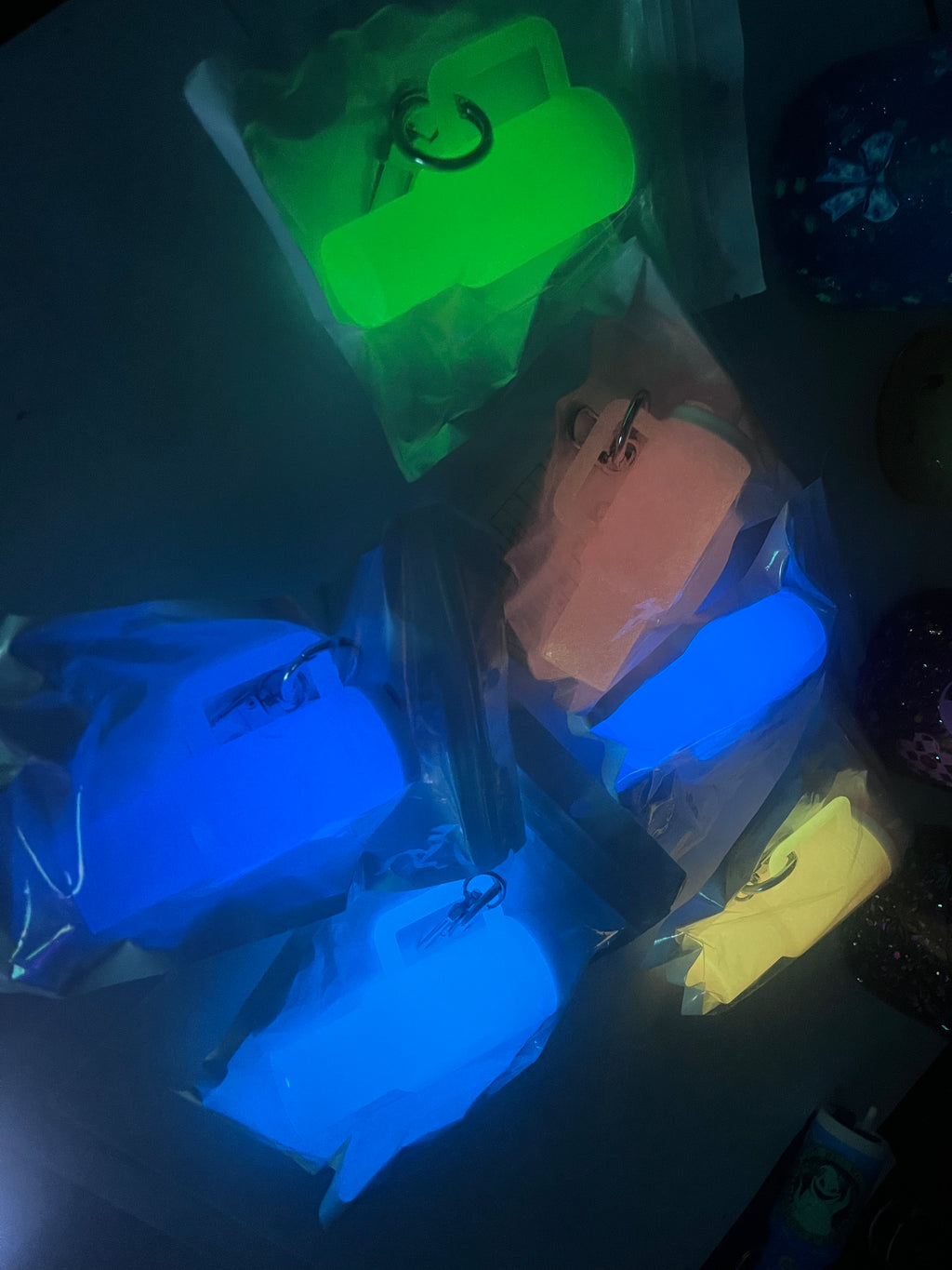 Glow in dark keychains tumbler